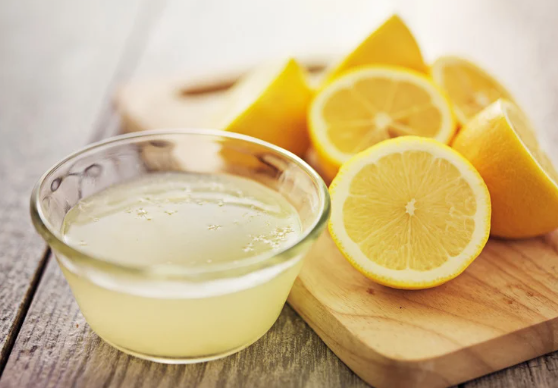 Lemon juice for Dandruff